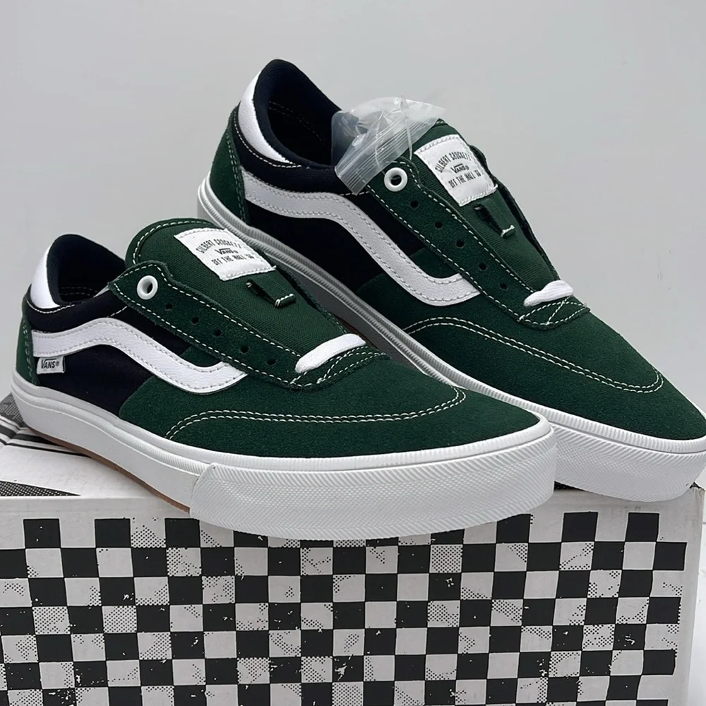 Vans Men's Green and Black Sneakers Gilbert Crocke
Dark Green/White
VN0A5JIFDGY - Picture 4 of 16